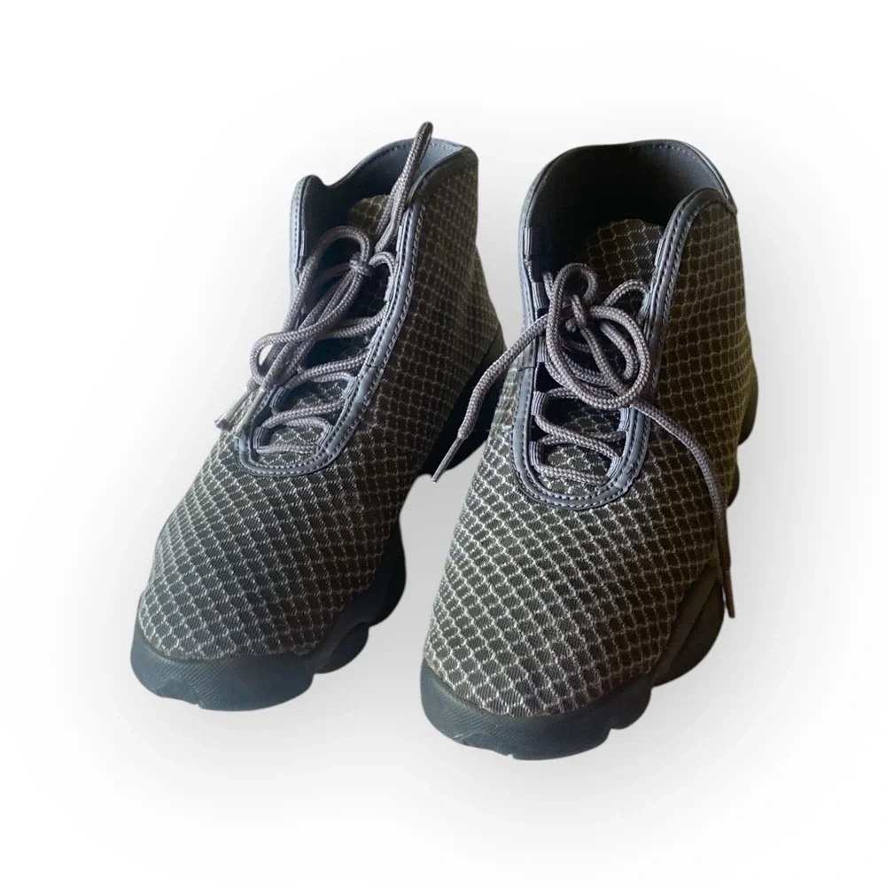 JORDAN HORIZON WOLF GREY BLACK HI-TOP  SNEAKERS